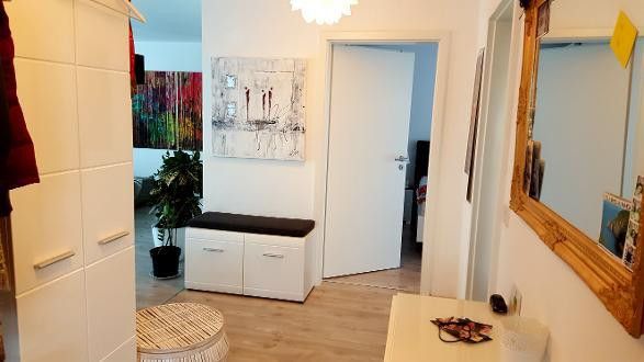 Schöne Wohnung, 2 Zimmer, Küche, Bad, Stellplatz – Flur