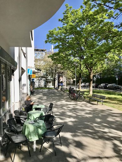 Eingang von außen, Bäcker
