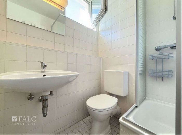 RESERVIERT*Bezugsfreie Erdgeschosswohnung in zentrumsnaher Lage mit 2 Balkonen und Außenstellplatz* – Badezimmer