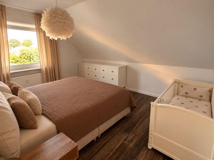 Seltene Gelegenheit in Holtorf: Großzügiges Zweifamilienhaus mit Terrasse und Garage – Schlafzimmer Dachgeschoß