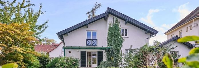 Ein Reich für Ihre Familie: Charmantes Haus mit 1.010 m² Garten mitten in Straubing