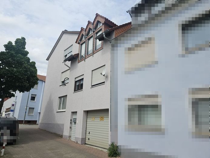 Das Fackelrondell ist nur ein Steinwurf entfernt. 
Große Wohnung im Quartier Kotten zu verkaufen! – Wohnung im DG u. 2.OG