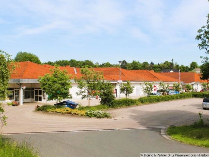 Fully equipped catering premises in Ronneburg, approx. 240 m², in the commercial area directly on the B7, commission-free – Photo 1