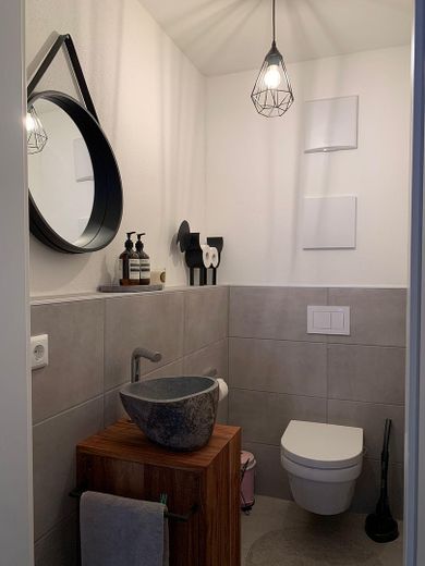 Moderne 4-Zi.-Maisonette mit Wärmepumpe, Einbauküche & Aufzug in Metzingen-Mitte – Foto 7