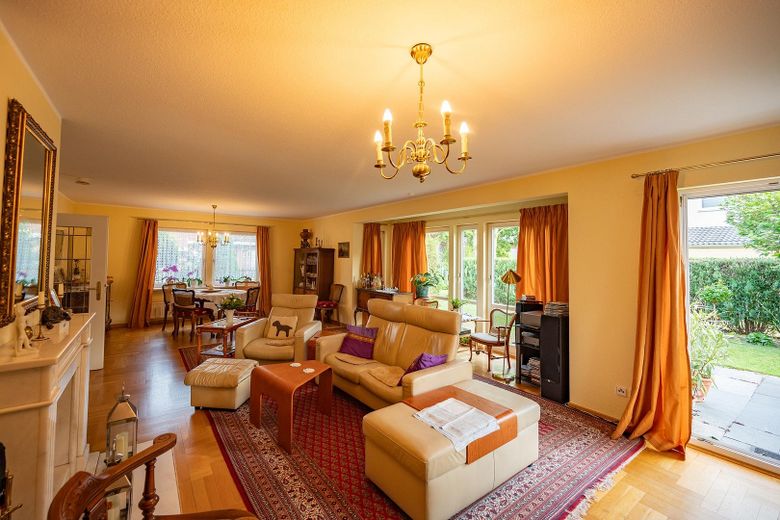 Wohnzimmer Blick zur Straße