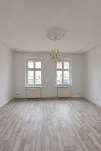 Wohnzimmer mit Stuckelementen 