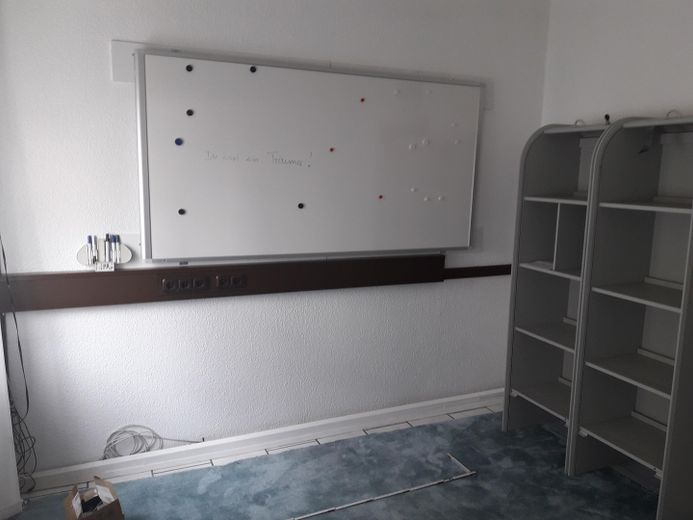 ***Traumhaftes Haus mit Whirlpool zwischen Köln und Bonn – Wohnen – Arbeitswand Clip Chart