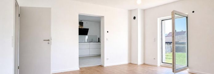 Sonnige 5-Zimmer-Wohnung mit XXL-Terrasse an der Stadtgrenze Landshut – Wohn- und Essbereich