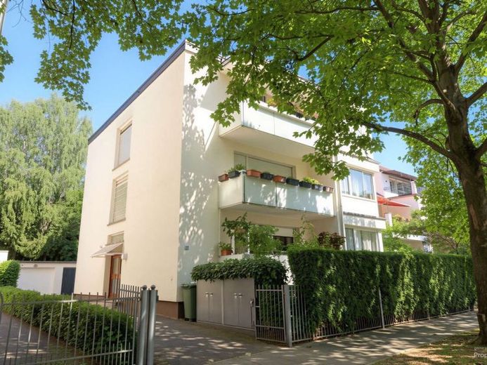 WRS Immobilien - Toplage - Offenbacher Westend - 3 Familienhaus mit Einzelgaragen – Foto 1