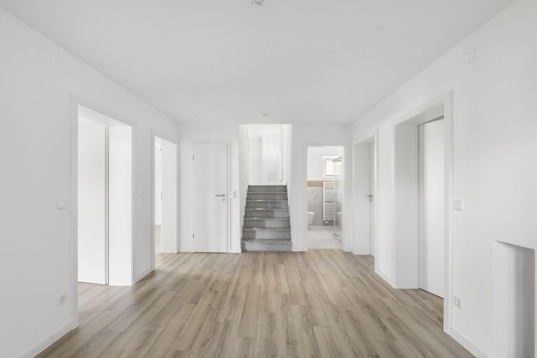 Casa familiare di 239 m² con piano giardino flessibile – senza provvigione – Flur Gartengeschoss