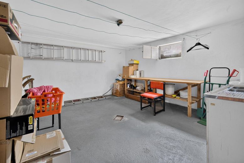 Provisionsfreies Einfamilienhaus mit Einliegerwohnung und Garage – Foto 35