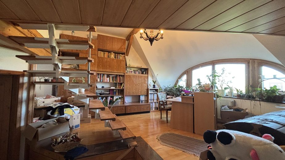 Haus, Bauernhaus, Landhaus, ländliches Idyll in ruhiger Lage. Ein Landhaus , das die Seele berührt – Podest mit Gaube