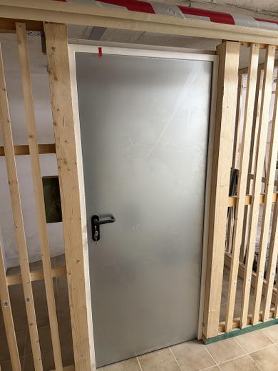 Prima occupazione dopo la ristrutturazione: luminoso appartamento di 2 locali con ampio balcone e cantina – Großes Kellerabteil