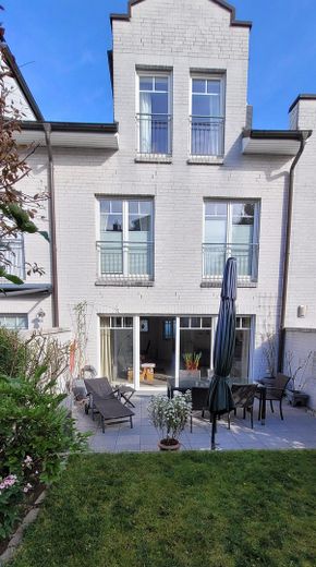 Stadthaus / Townhouse in Hamburg - Eimsbüttel mit unverbaubaren Blick in den Stadtpark Eimsbüttel – Stadthaus hinten