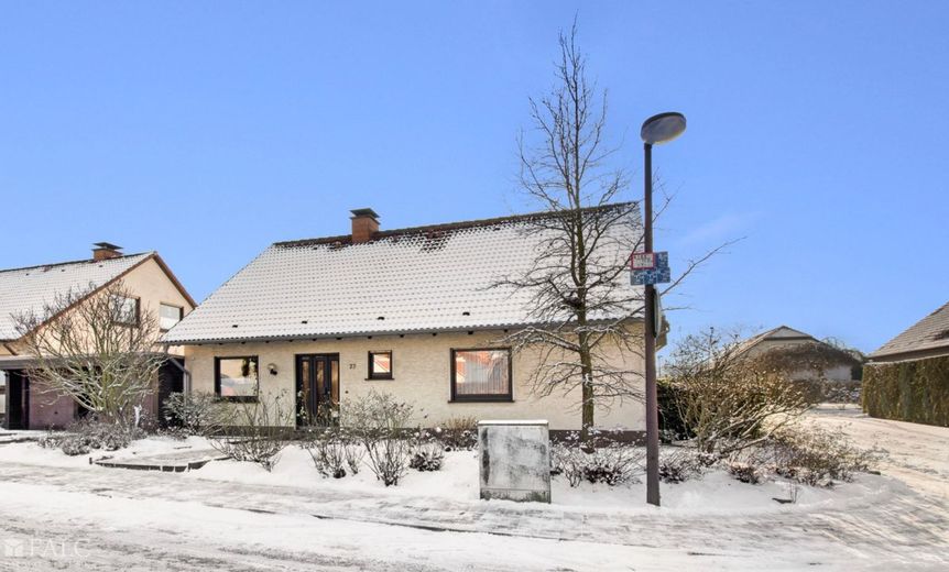 Freistehendes Einfamilienhaus mit Einliegerwohnung: Bietet Raum für vielfältige Lebenskonzepte – Außenaufnahme