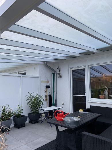 überdachte Terrasse