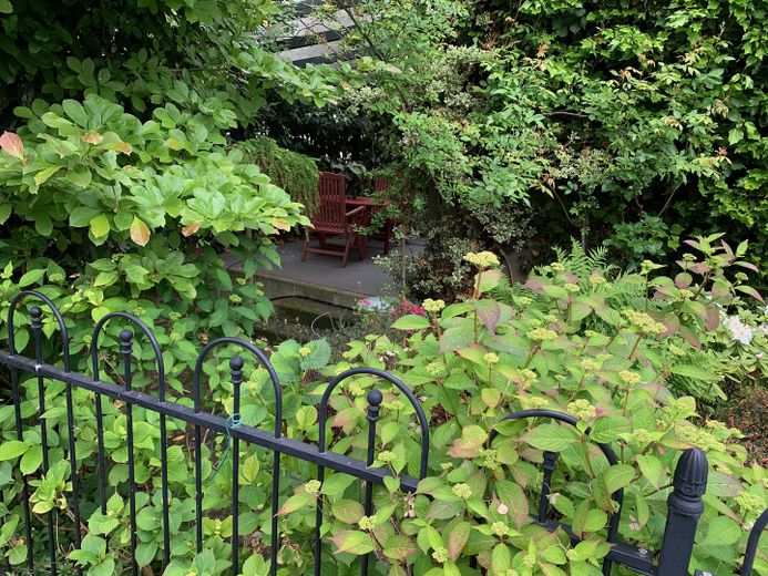 Maison mitoyenne dans une impasse calme à Francfort-Ginnheim – sans commission – Garten