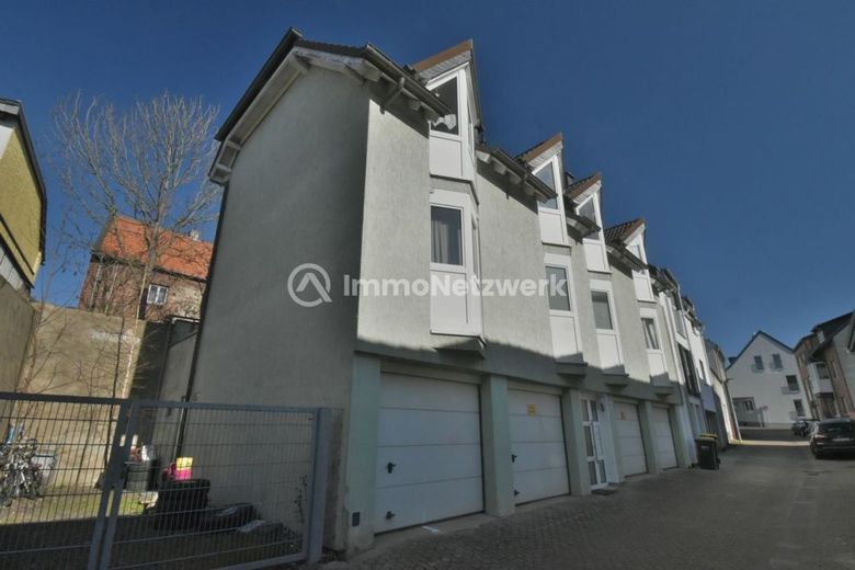TOP***Im Zentrum von Kerpen junges 4 Familienhaus mit 4 Garagen Baujahr 1993***NEU – links Stellplätze möglich