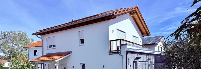 Magnifique maison individuelle comme neuve en lisière de forêt – Außenansicht Westseite/Eingang