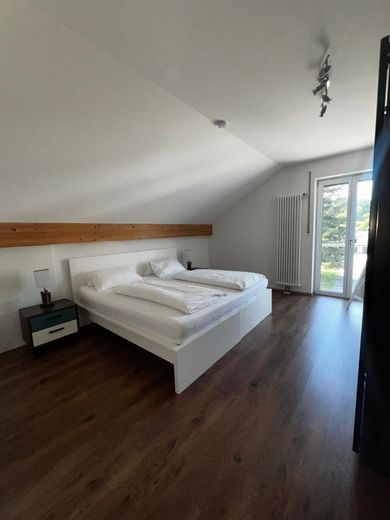 Vielseitiges Anwesen mit gewerblichem und privatem Anteil in Bad Birnbach – Schlafzimmer DG