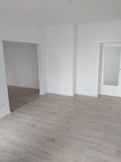 TOP-kapitaalinvestering, MFH met 4 wooneenheden nabij het centrum van Reichenbach – Küche mit Blick ins WZ