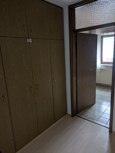 Schöne 4 Zimmer Wohnung mit Balkon und Garten – Einbauschrank