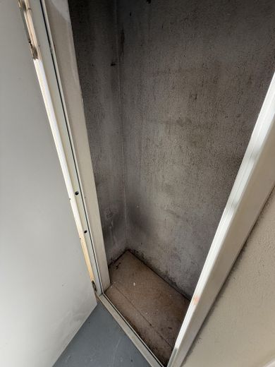 Erstbezug nach Kernsanierung: Moderne 2‑Zimmer Wohnung mit Sonnenbalkon & neuer Einbauküche in Rath – Abstellkammer