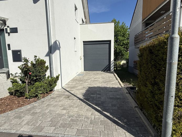 Gelegenheit: Pflegeleichte Terrasse 190 m² Raumwunder mit Sauna & Homeoffice Möglichkeit – Foto 22