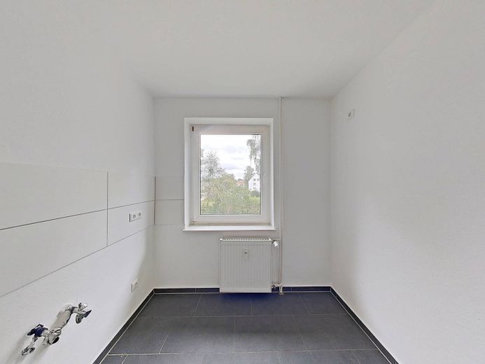 Großzügige 3-Zi.-Whg. mit BALKON in ruhiger Wohnlage – Küche