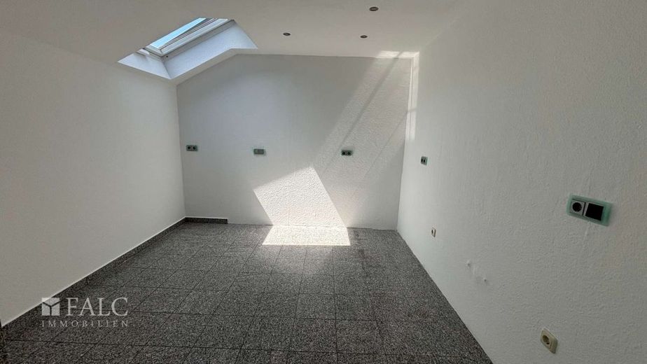 Familientraum in Wuppertal - freistehendes Haus mit Garten – 2.Küche
