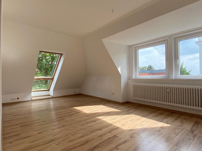 Helle 3-Zimmer-Dachgeschosswohnung in Bremerhaven-Lehe – Wohn/Ess-Bereich