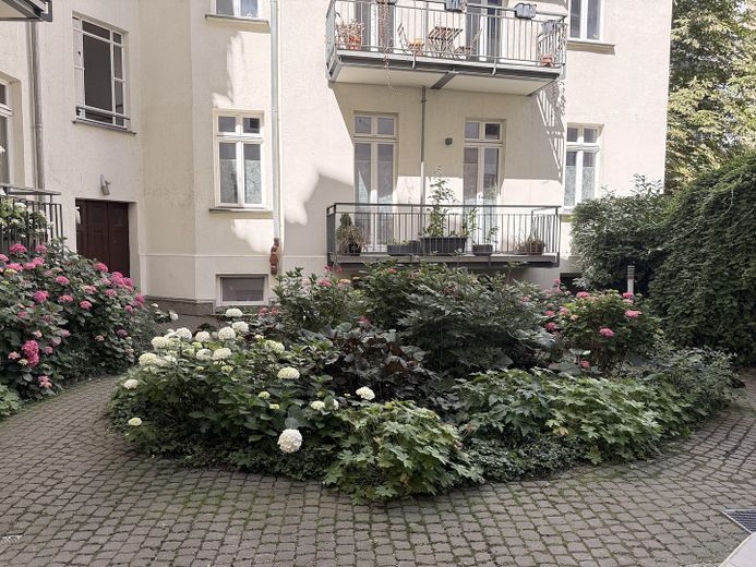 Provisionsfreie, bezugsfreie und gemütliche 2-Zimmer-Wohnung im Herzen von Berlin-Mitte – Garten 