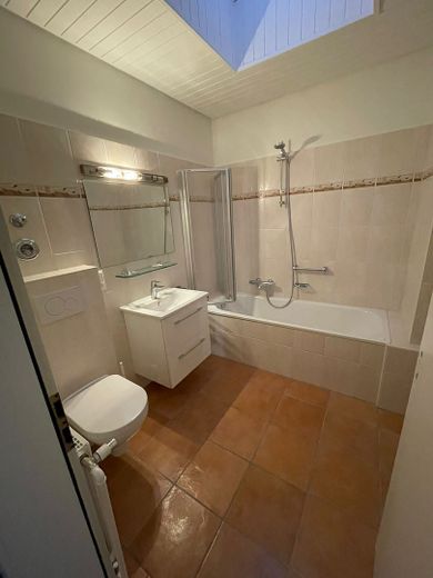 3 Zimmer-Wohnung mit Abendsonne auf dem Balkon – Badezimmer 