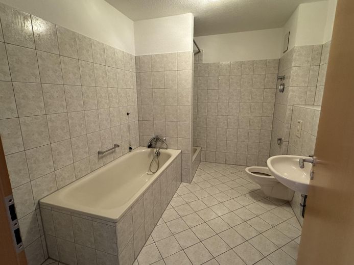 Jasne mieszkanie własnościowe z 3,5 pokojami w Heitersheim! – Badezimmer