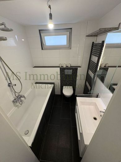 *** Attraktives Mehrfamilienhaus mit möglicher Erweiterung *** – Badezimmer