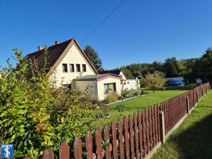 Objekt-Nr.: 8826 - Einfamilienhaus DHH mit Nebengebäuden in beliebter Wohnlage Plauen (Reusa) – Фото 1