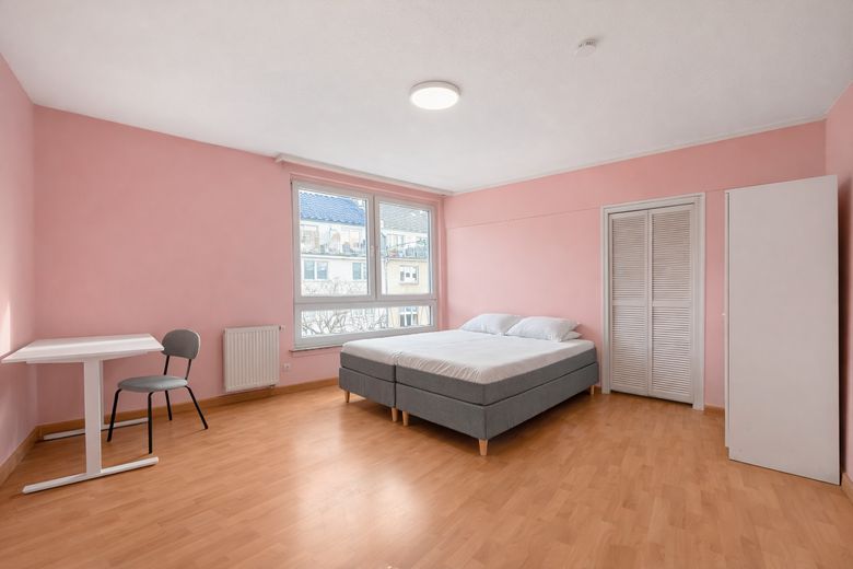 7 Min zur Uni! WG-Neugründung oder als möblierte Wohnung +Balkon- Drei-Zimmer-Wohnung in D-Bilk – Schlafen 3
