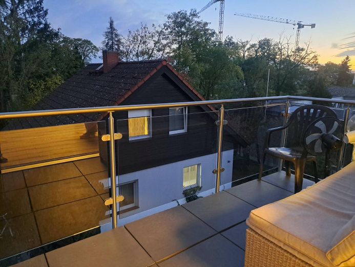 1-Zimmer-Wohnung mit Einbauküch und großem Süd-Balkon – Balkon West