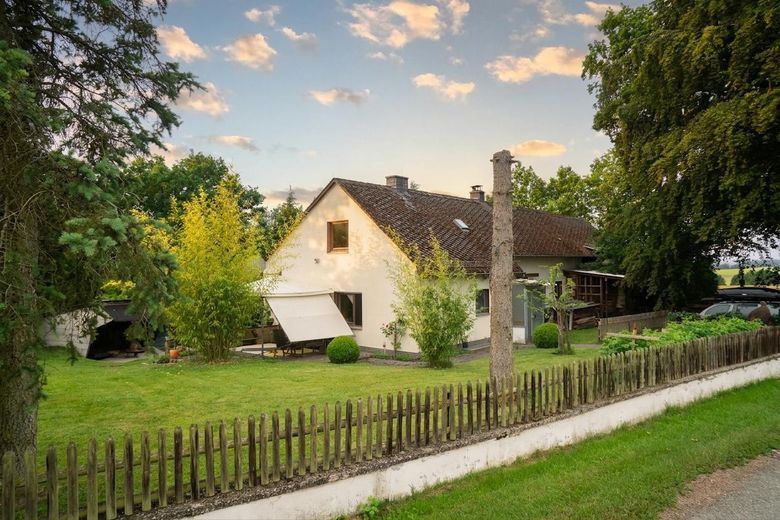 1,4 ha eigenes Land mit Wiese, Wald & Jagdhütte — Hunsrück-Landsitz in Einzellage – Foto 1