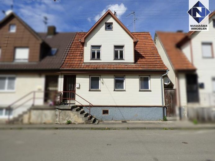 Sanierungsbedürftige Doppelhaushälfte in zentraler Lage - ideale Grundlage für Handwerker – Foto 1