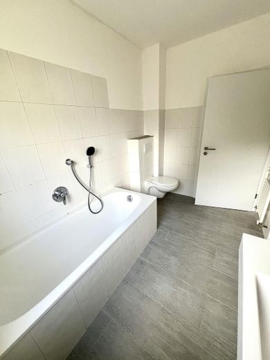 Bad mit Badewanne