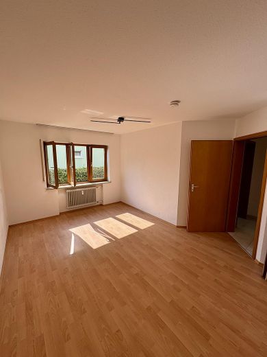Helle 2.5 Zimmerwohnung in Gottmadingen mit Terrasse, provisionsfrei – großes Schlafzimmer