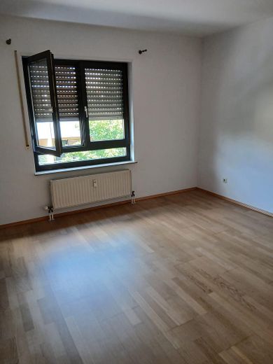 Beautiful quiet apartment directly near the lake and nature reserve – Elternzimmer