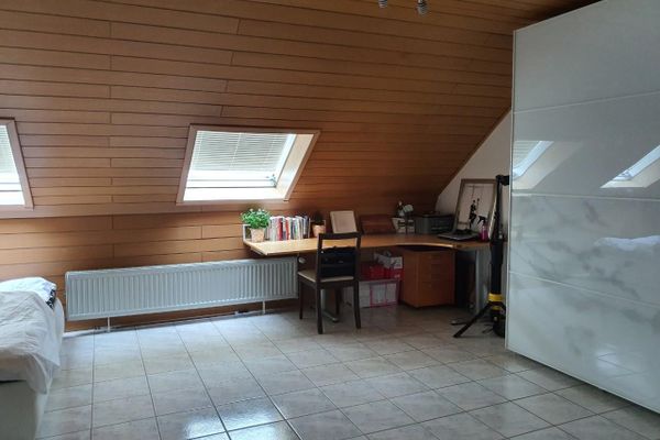 Schönes Haus mit vier Zimmern in Main-Taunus-Kreis, Hattersheim-Okriftel