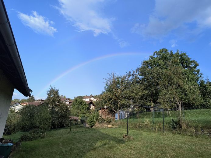 *Traumhaftes Wohnhaus mit  155m2 Wohnfläche,  Garten und Garage – Foto 3