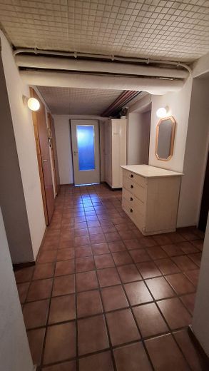 Maison bifamiliale avec jardin mature + 2 garages dans un bon emplacement, sans commission pour l’acheteur – Flur Keller