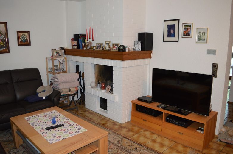 "Attraktives Reihenhaus" in "Weser"-Nähe, ruhige Lage, im schönen "Bremer Norden" – Wohnzimmer EG mit Kamin