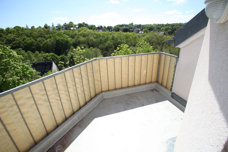 Comfortable 3-room maisonette apartment with balcony and underground garage in Plauen – Balkon