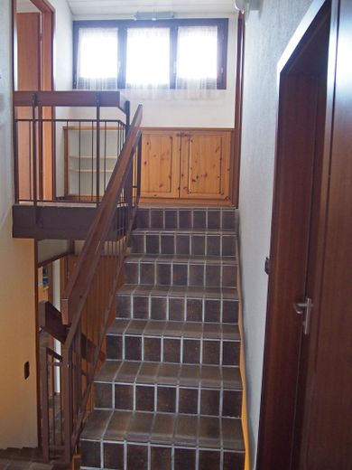 Casa indipendente e spaziosa in una posizione tranquilla e privilegiata (Bietigheim-Lug) – Treppenhaus