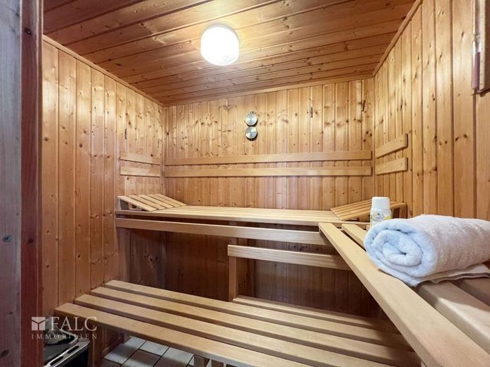 Großes Haus mit Einliegerwohnung – Sauna